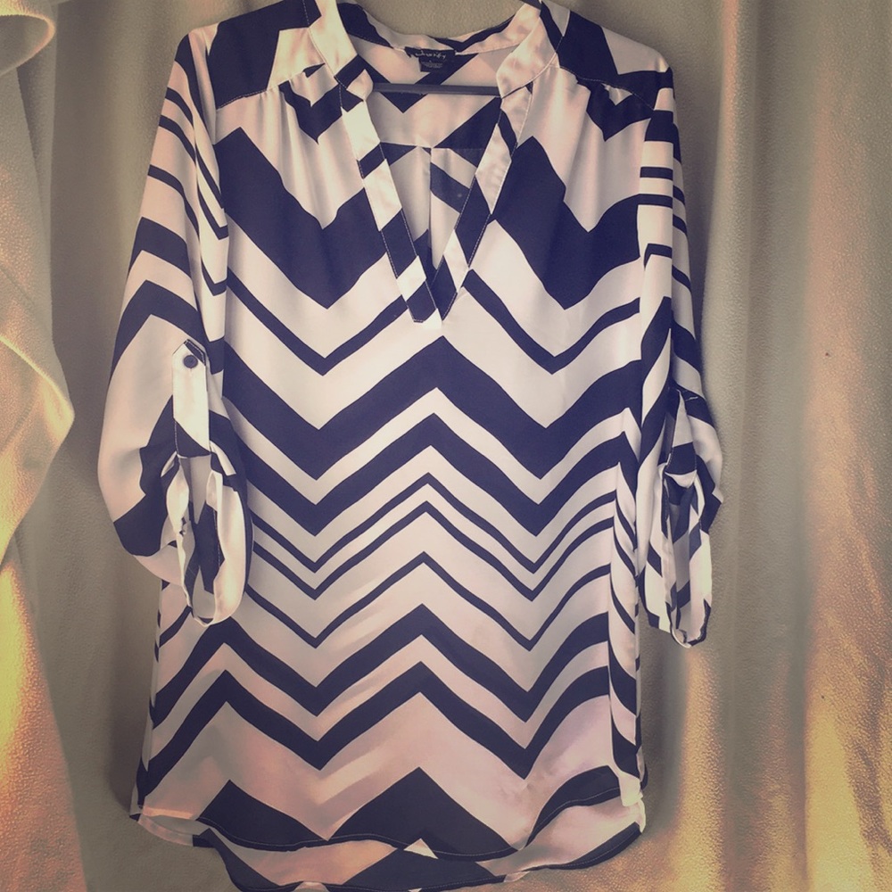 💸2/$20 Sale💸  Navy blue and white chevron tunic